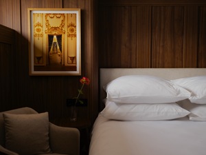 Twin Window Suites
